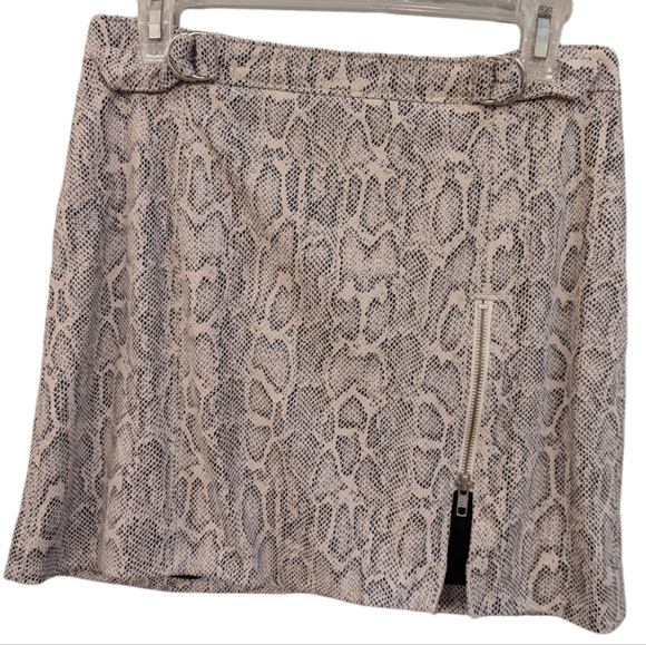 Free People🩶 Midnight Magic Snake Print Mini Skirt Sz 6 - Picture 4 of 10